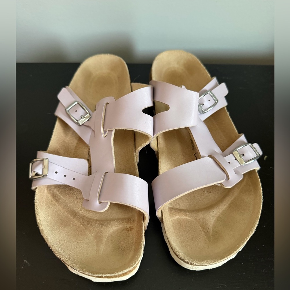 Birki’s Nias Double Strap Lavender Leather Sandals